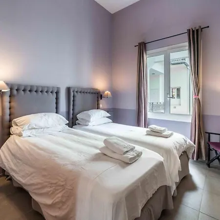 Beautiful 2 Bedroom In The Heart Of Lägenhet *