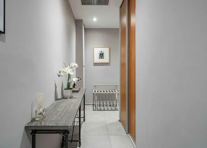 Beautiful 2 Bedroom In The Heart Of Cannes
