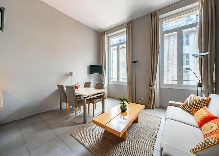 Daire Beautiful 2 Bedroom In The Heart Of